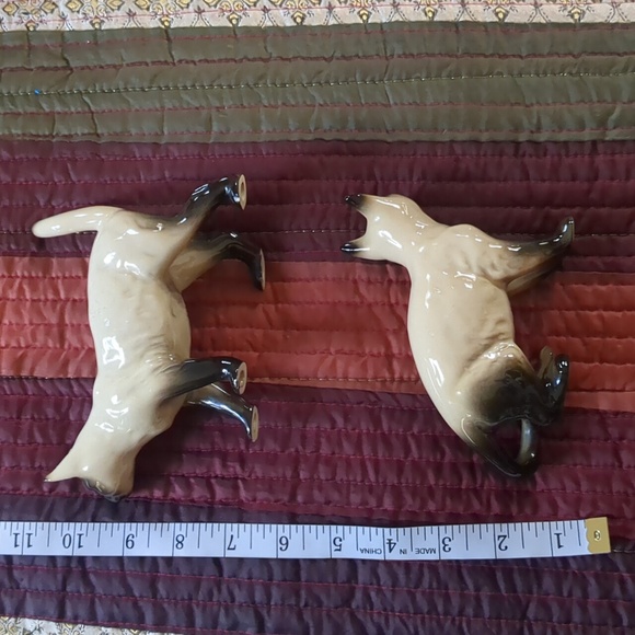 BESWICK inspired porcelain Siamese cat figurines standing/crouching cats 10/10 - Picture 5 of 14
